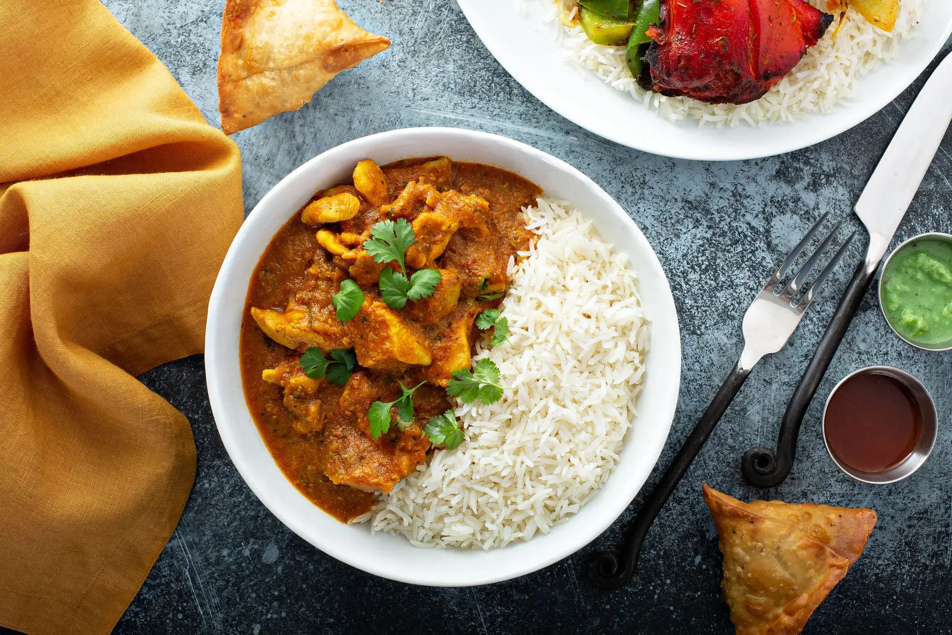 Pollo al curry con riso veloce e facile